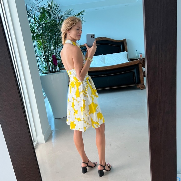 Fits Size 2+, Knee-length Backless Dress with Halter, Collar, POCKETS!! - DVF - Picture 2 of 2